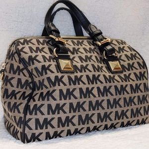 Beautiful MK Monogram Handbag🔥